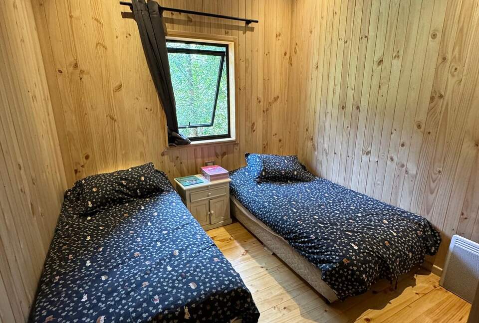 Cozy Forest Cabin Steps from Epulafquen Beach - El Ranco Province, Chile