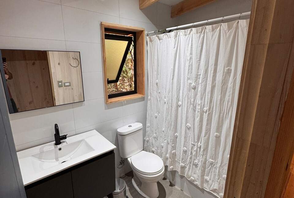 Cozy Forest Cabin Steps from Epulafquen Beach - El Ranco Province, Chile