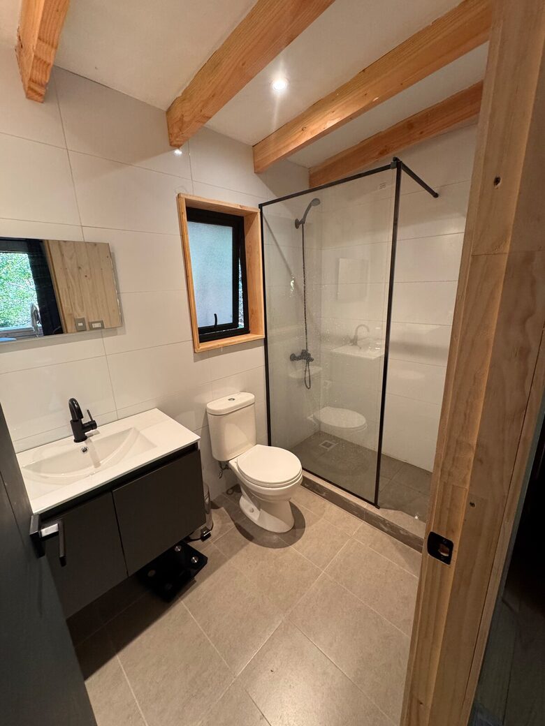 Cozy Forest Cabin Steps from Epulafquen Beach - El Ranco Province, Chile