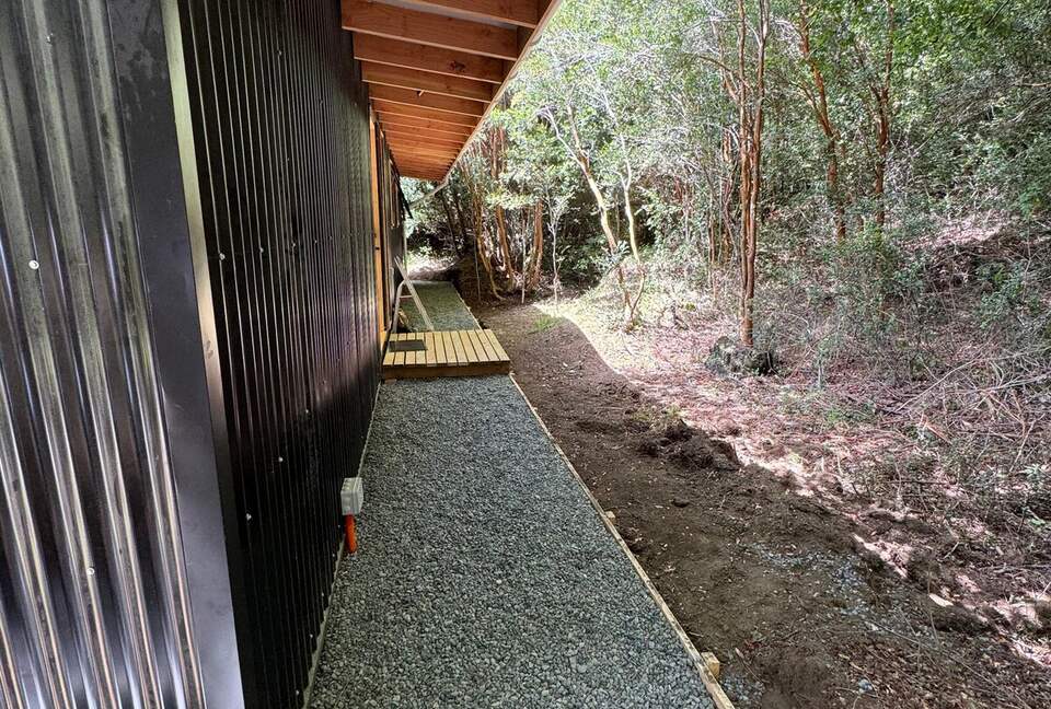 Cozy Forest Cabin Steps from Epulafquen Beach - El Ranco Province, Chile