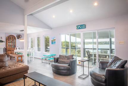 Elegant Hilltop Retreat with Panoramic Canyon Lake Views - Canyon Lake, Texas