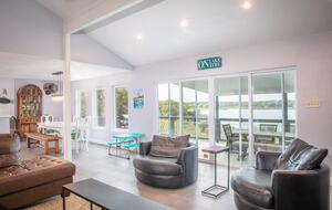 Elegant Hilltop Retreat with Panoramic Canyon Lake Views - Canyon Lake, Texas