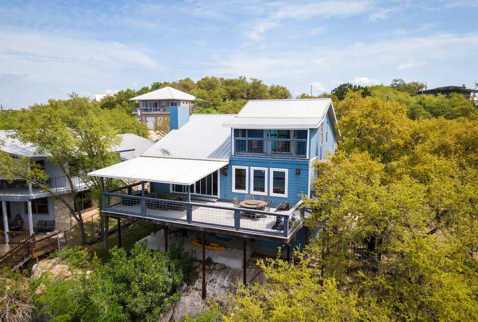 Elegant Hilltop Retreat with Panoramic Canyon Lake Views - Canyon Lake, Texas