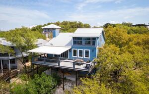 Elegant Hilltop Retreat with Panoramic Canyon Lake Views - Canyon Lake, Texas
