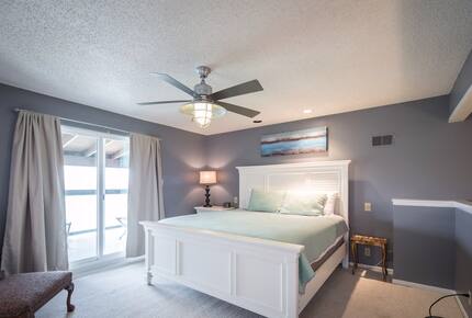 Elegant Hilltop Retreat with Panoramic Canyon Lake Views - Canyon Lake, Texas