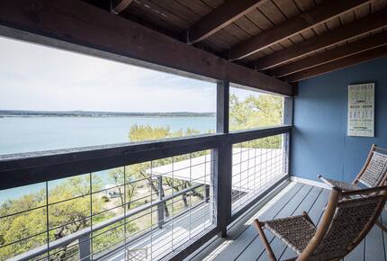 Elegant Hilltop Retreat with Panoramic Canyon Lake Views - Canyon Lake, Texas