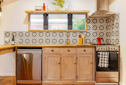 Captain’s Cottage | Charming Coastal Escape in St Leonards - St Leonards, Australia