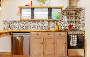 Captain’s Cottage | Charming Coastal Escape in St Leonards - St Leonards, Australia