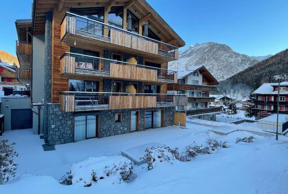 Serene Alpine Residence with Spa - Saas-Fee, Switzerland