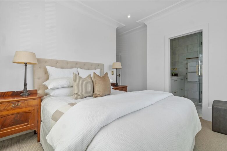 Elegant Remuera Retreat with Designer Finishes - Remuera, New Zealand