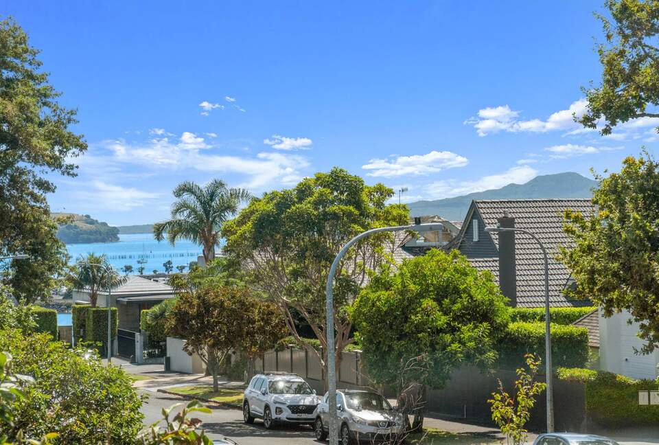 Elegant Remuera Retreat with Designer Finishes - Remuera, New Zealand