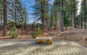 Stylish Nature Escape with Floor-to-Ceiling Windows & Outdoor Living Space - Truckee, California
