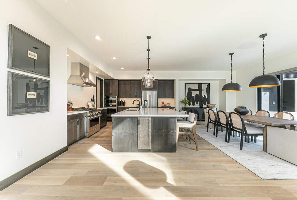 Stylish Nature Escape with Floor-to-Ceiling Windows & Outdoor Living Space - Truckee, California