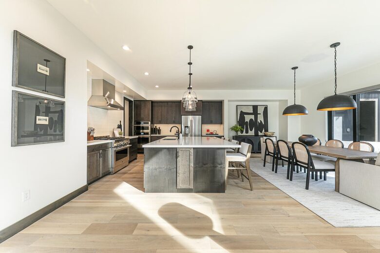 Stylish Nature Escape with Floor-to-Ceiling Windows & Outdoor Living Space - Truckee, California