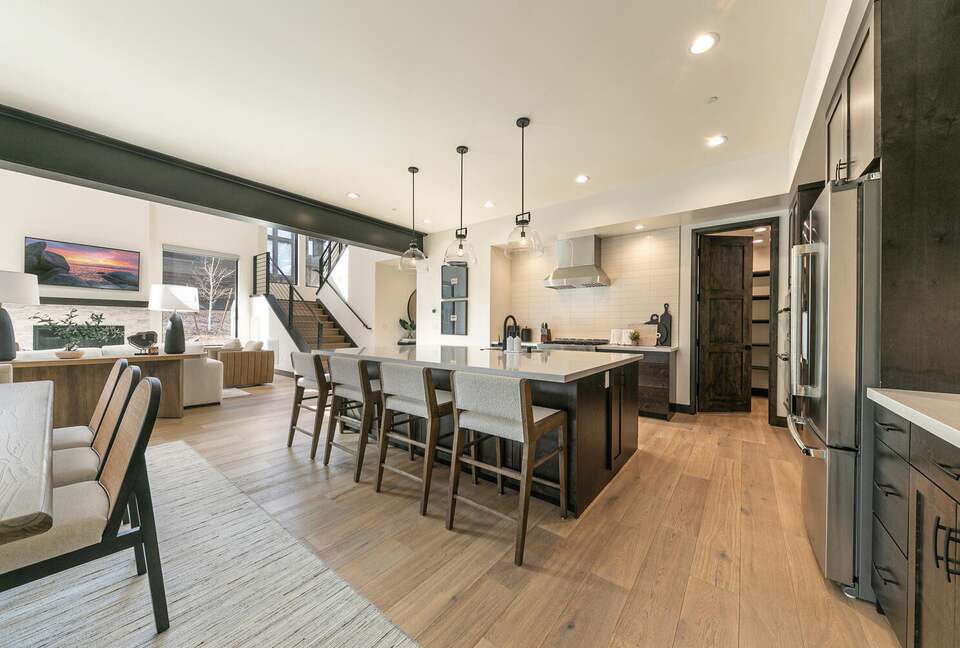 Stylish Nature Escape with Floor-to-Ceiling Windows & Outdoor Living Space - Truckee, California