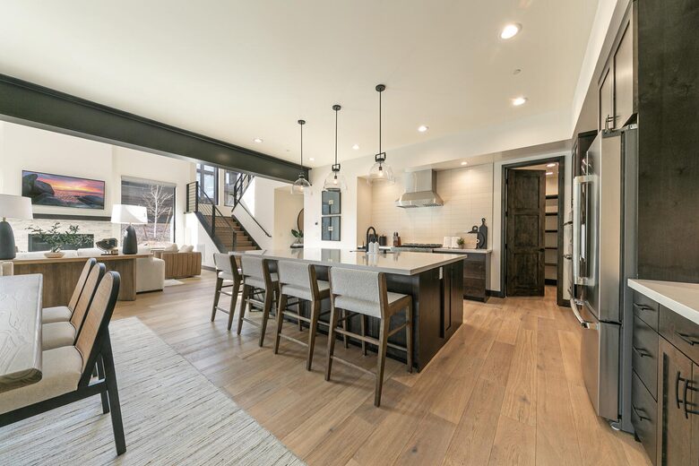 Stylish Nature Escape with Floor-to-Ceiling Windows & Outdoor Living Space - Truckee, California