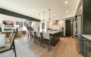 Stylish Nature Escape with Floor-to-Ceiling Windows & Outdoor Living Space - Truckee, California