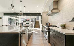 Stylish Nature Escape with Floor-to-Ceiling Windows & Outdoor Living Space - Truckee, California