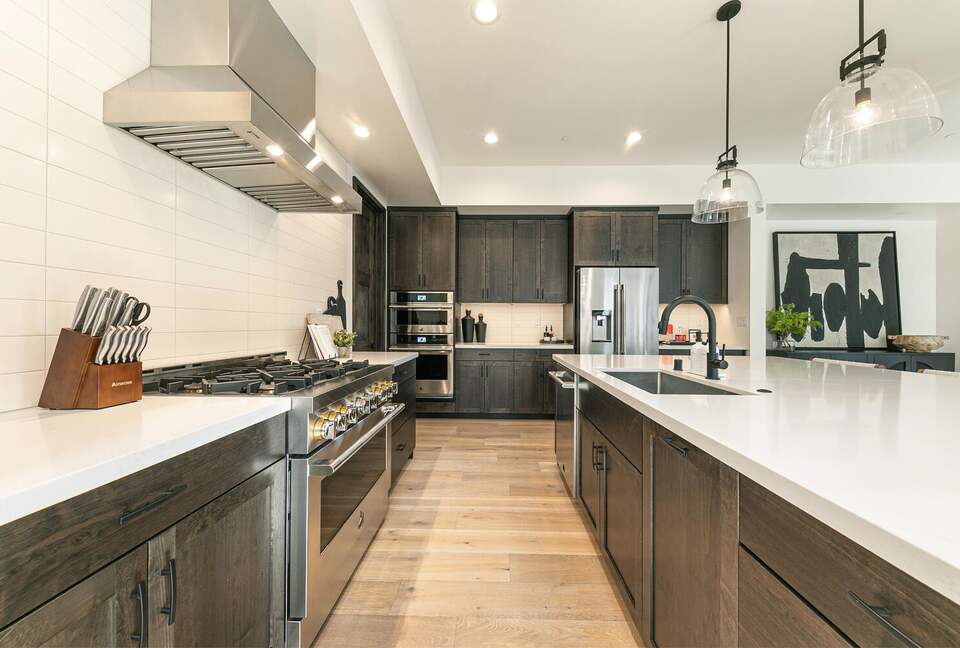 Stylish Nature Escape with Floor-to-Ceiling Windows & Outdoor Living Space - Truckee, California