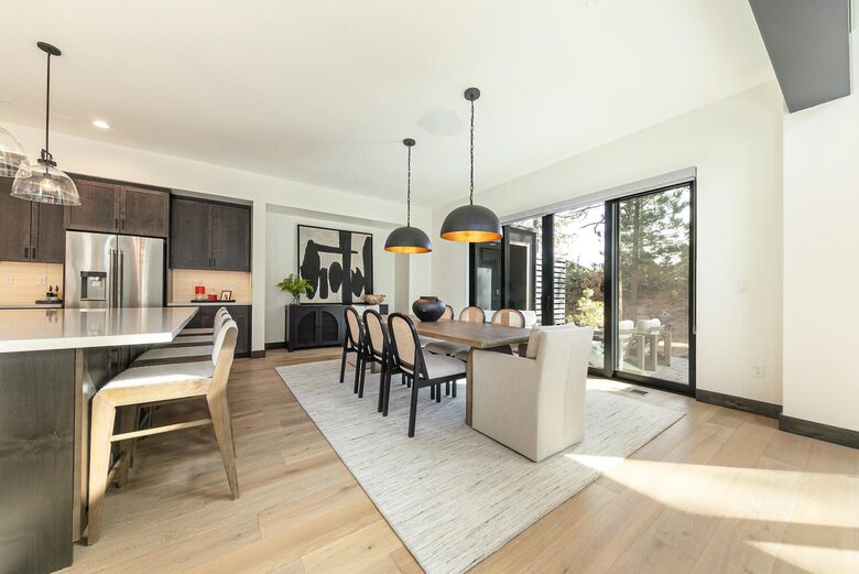 Stylish Nature Escape with Floor-to-Ceiling Windows & Outdoor Living Space - Truckee, California