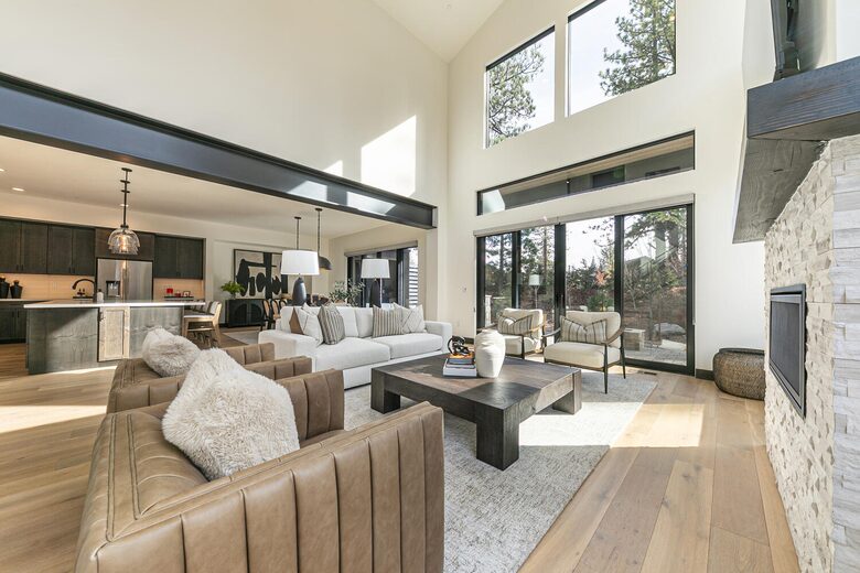 Stylish Nature Escape with Floor-to-Ceiling Windows & Outdoor Living Space - Truckee, California