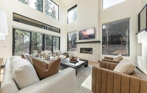 Stylish Nature Escape with Floor-to-Ceiling Windows & Outdoor Living Space - Truckee, California