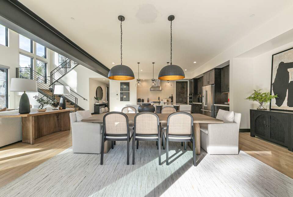 Stylish Nature Escape with Floor-to-Ceiling Windows & Outdoor Living Space - Truckee, California
