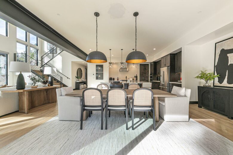 Stylish Nature Escape with Floor-to-Ceiling Windows & Outdoor Living Space - Truckee, California