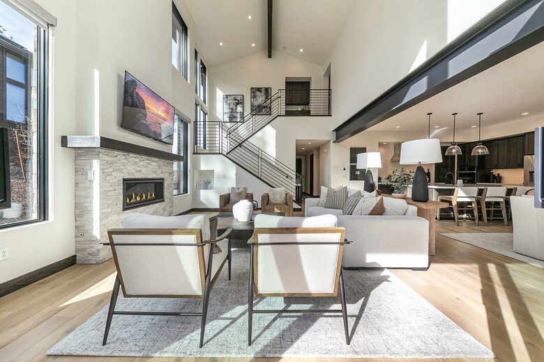 Stylish Nature Escape with Floor-to-Ceiling Windows & Outdoor Living Space - Truckee, California