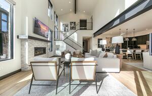 Stylish Nature Escape with Floor-to-Ceiling Windows & Outdoor Living Space - Truckee, California