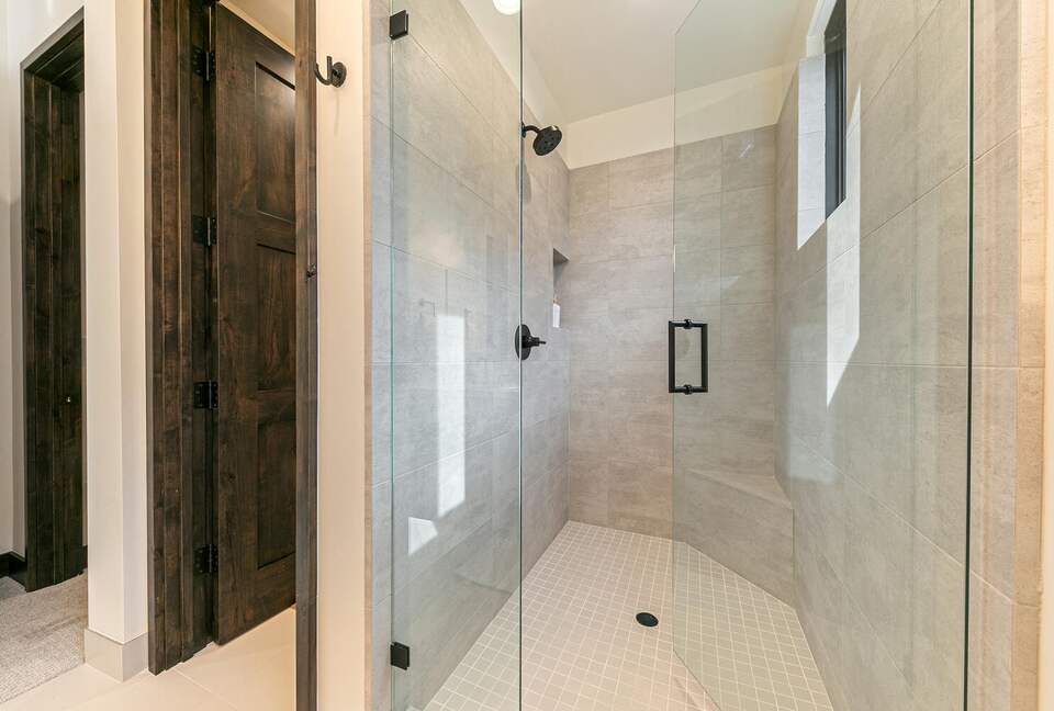 Stylish Nature Escape with Floor-to-Ceiling Windows & Outdoor Living Space - Truckee, California