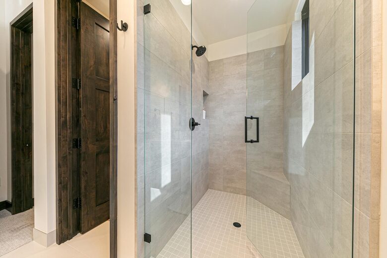 Stylish Nature Escape with Floor-to-Ceiling Windows & Outdoor Living Space - Truckee, California