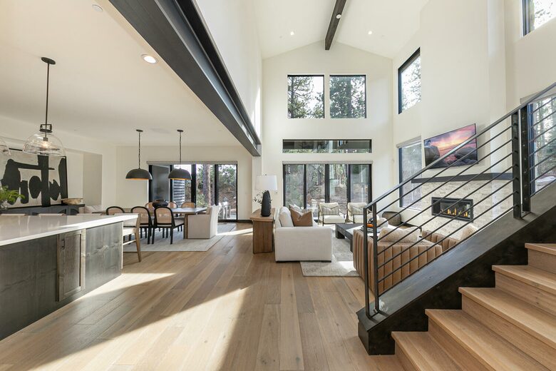 Stylish Nature Escape with Floor-to-Ceiling Windows & Outdoor Living Space - Truckee, California