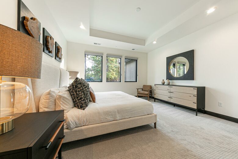 Stylish Nature Escape with Floor-to-Ceiling Windows & Outdoor Living Space - Truckee, California