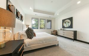 Stylish Nature Escape with Floor-to-Ceiling Windows & Outdoor Living Space - Truckee, California