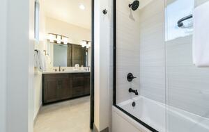 Stylish Nature Escape with Floor-to-Ceiling Windows & Outdoor Living Space - Truckee, California