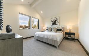 Stylish Nature Escape with Floor-to-Ceiling Windows & Outdoor Living Space - Truckee, California