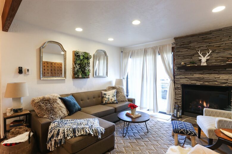 Cozy Avon Getaway with Mountain Views - Avon, Colorado