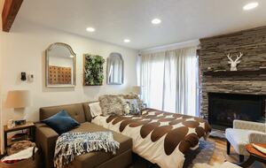 Cozy Avon Getaway with Mountain Views - Avon, Colorado