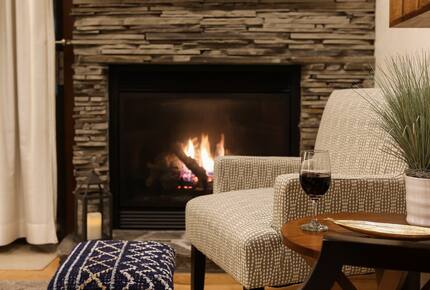 Cozy Avon Getaway with Mountain Views - Avon, Colorado