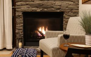 Cozy Avon Getaway with Mountain Views - Avon, Colorado