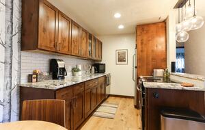 Cozy Avon Getaway with Mountain Views - Avon, Colorado