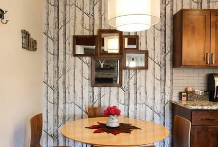 Cozy Avon Getaway with Mountain Views - Avon, Colorado