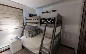 Cozy Avon Getaway with Mountain Views - Avon, Colorado