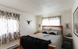 Cozy Avon Getaway with Mountain Views - Avon, Colorado