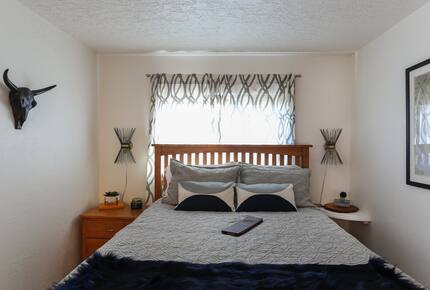 Cozy Avon Getaway with Mountain Views - Avon, Colorado