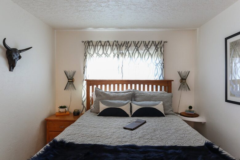 Cozy Avon Getaway with Mountain Views - Avon, Colorado