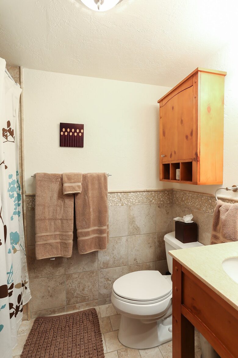 Cozy Avon Getaway with Mountain Views - Avon, Colorado