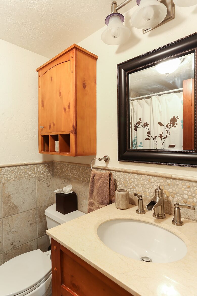 Cozy Avon Getaway with Mountain Views - Avon, Colorado