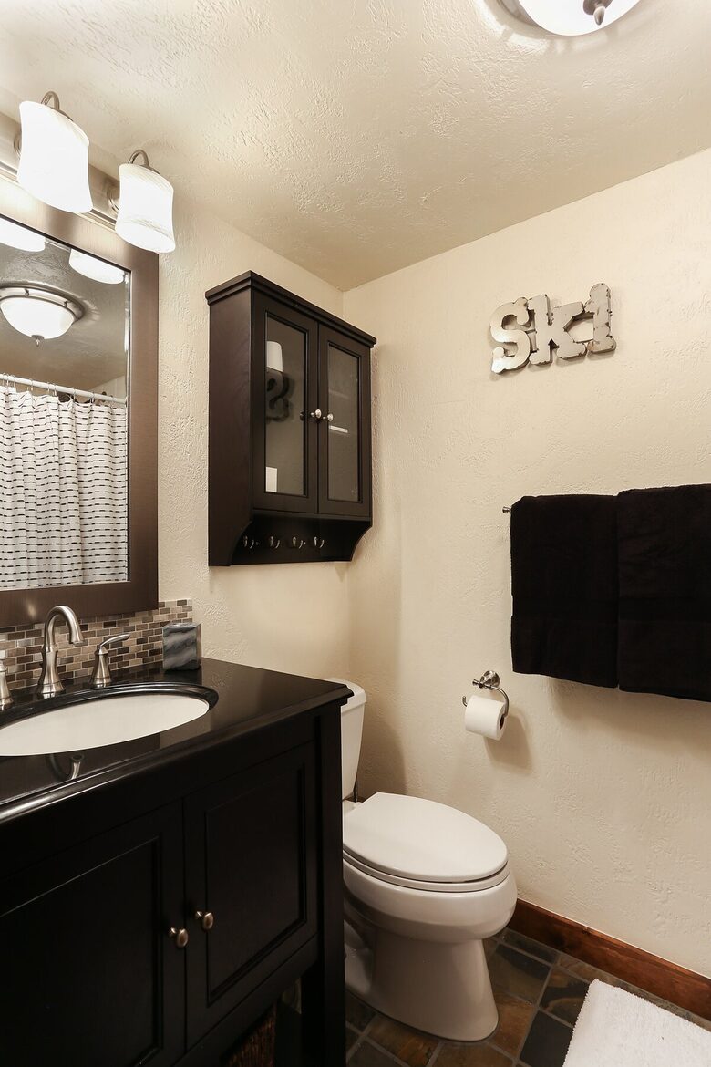 Cozy Avon Getaway with Mountain Views - Avon, Colorado